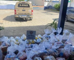 PM entrega 40 cestas básicas para população carente de Nova Viçosa