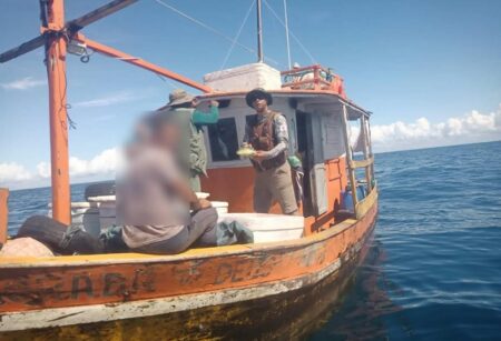 Embarcação é flagrada em atividade de pesca predatória ilegal na Resex de Cumuruxatiba