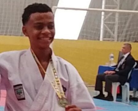 Atleta eunapolitando conquista ouro e bronze em competição internacional de Karatê