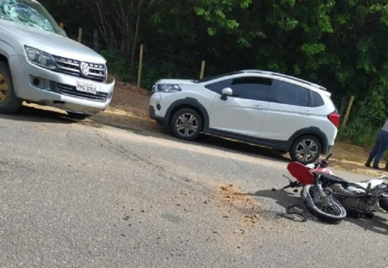 Motociclista morre após se envolver em acidente com caminhonete na BA-489