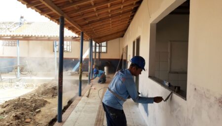 Obra de revitalização da maior escola de Mucuri está chegando a fase final