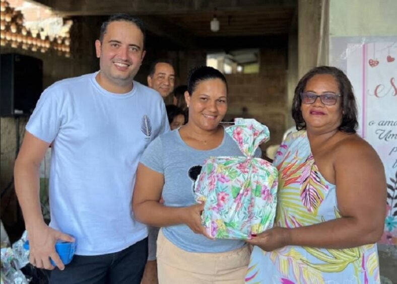 Cássio Cocobongo participa de festividades em comemoração ao Dia das Mães
