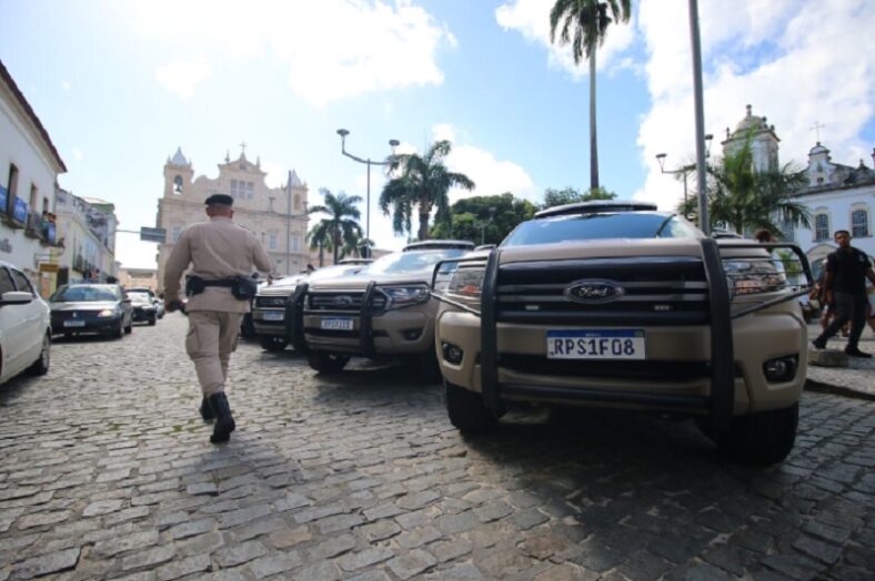 Jerônimo e Flávio Dino entregam equipamentos para fortalecer Segurança Pública na BA