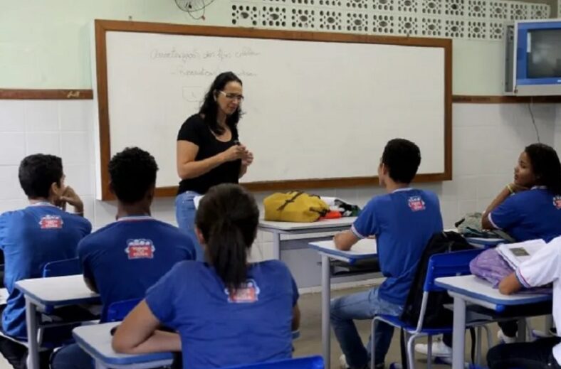 Estado publica decreto para a concessão de gratificação para professores e coordenadores pedagógicos