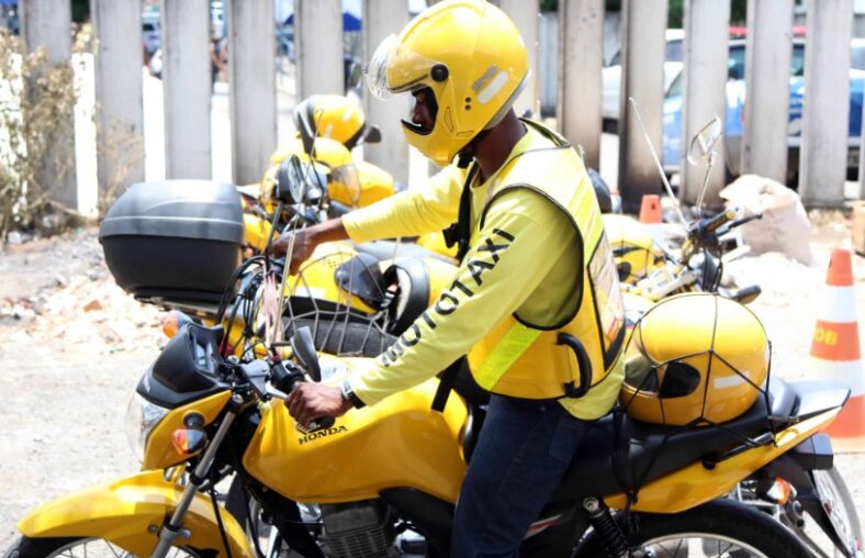 Neto Carletto defende criação de linha de crédito para mototaxistas e motofretistas