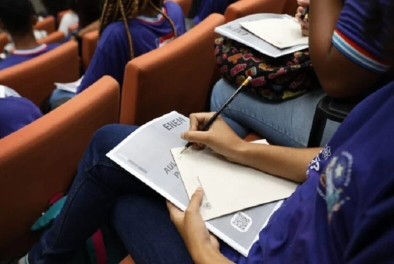 Escolas estaduais se mobilizam e apoiam estudantes para inscrições do Enem