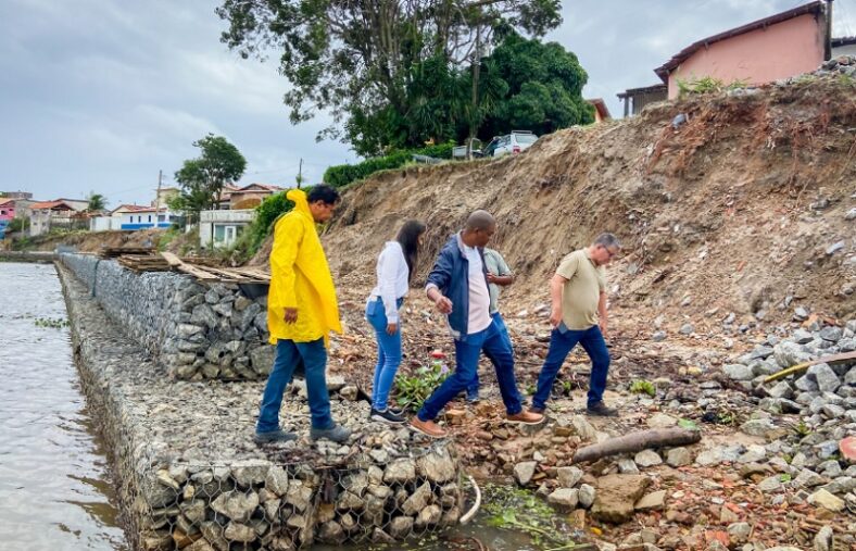 Prefeito Gilvan Produções visita obras do Cais do rio Jucuruçu em Prado