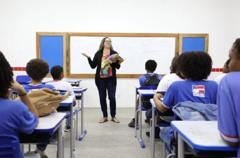 Estado publica lista de educadores contemplados com gratificação e progressão na carreira