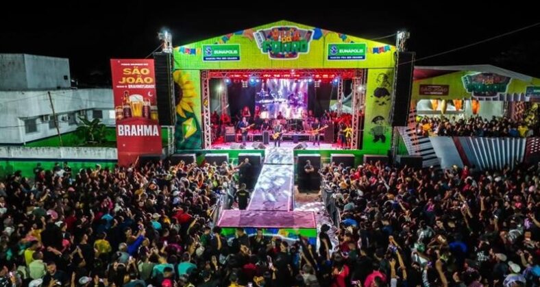 Amado Batista faz show memorável na Vila do Forró em Eunápolis