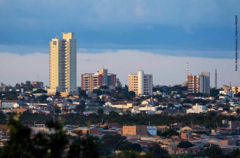 Conheça a cidade baiana entre as 7 que superam 100 mil habitantes de acordo com o IBGE