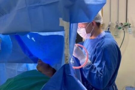 Porto Seguro: HRDLEM realiza 1ª neurocirurgia com paciente acordado para retirada de tumor