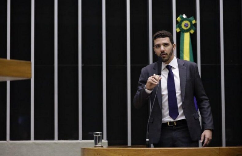 “A ampliação das linhas de crédito vai melhorar o transporte escolar no país", reforça Neto Carletto