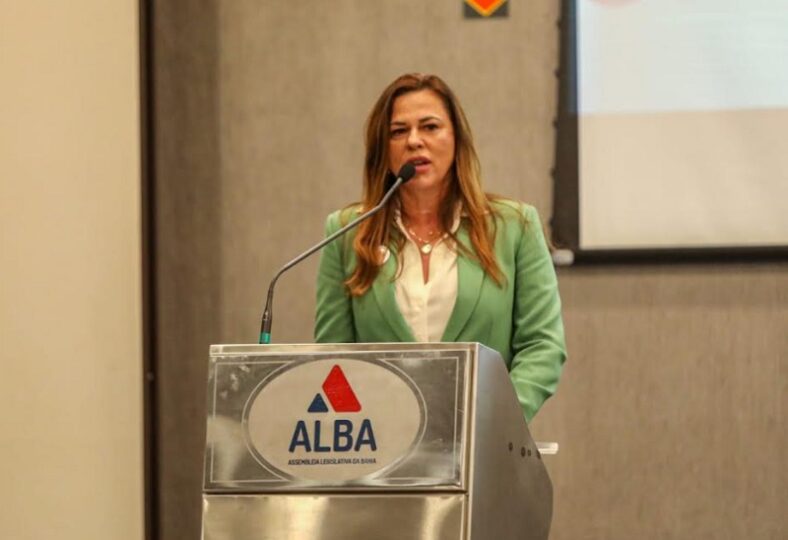 Soane Galvão apresenta Projeto de Lei que obriga assinatura física de idosos em contratos