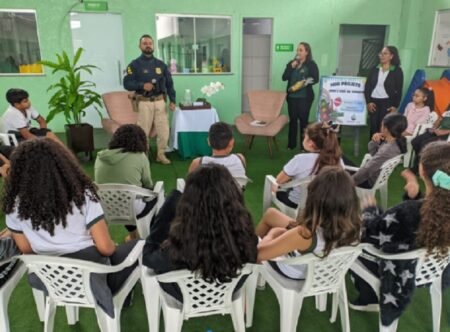PRF realiza palestra de educação para o trânsito em escola do Extremo Sul