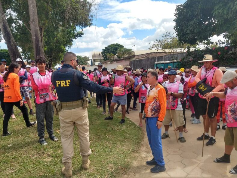 PRF garante segurança viária na 13ª Romaria Nossa Senhora D’ajuda, em Eunápolis