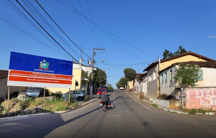 Em Itanhém, Jerônimo entrega obras de educação, infraestrutura e esporte