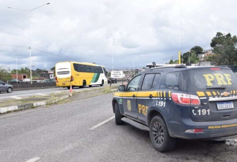 PRF detém homem transportando variedade de drogas em ônibus interestadual