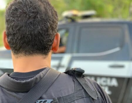 Homem é preso em flagrante com submetralhadora e drogas em Cabrália