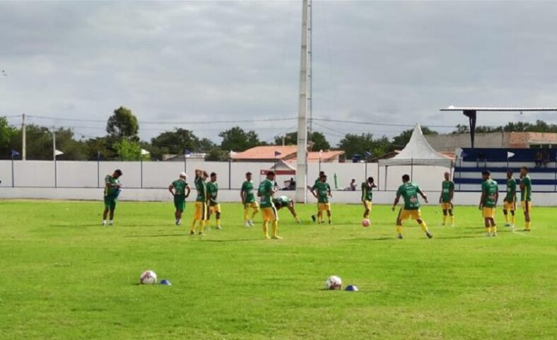 Seleção de Eunápolis vence Prado por 2x0 na abertura do Intermunicipal 2023