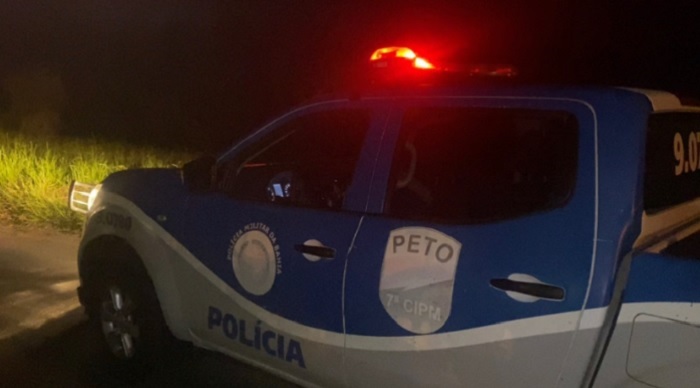 Eunápolis: Polícia tenta identificar jovem encontrado morto com as mãos amarradas