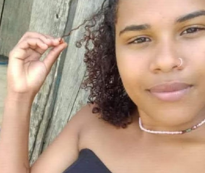 Mulher morre após carro conduzido pelo marido cair em ribanceira na BR-101