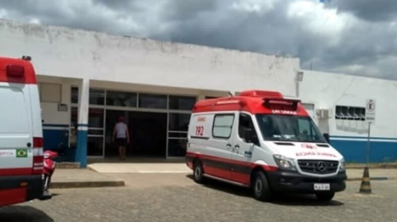 Motorista de caminhão que tombou na BR-101 morre no hospital de Itamaraju