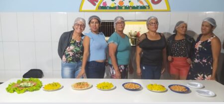 Oficina de auxiliar de cozinha ativa empreendedorismo feminino e qualificação profissional em Mucuri