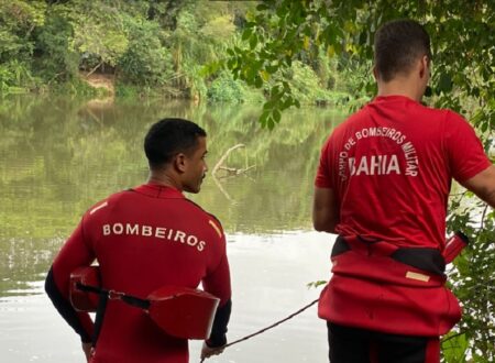 Corpo avistado por pescador no Rio Alcobaça é resgatado pelos bombeiros