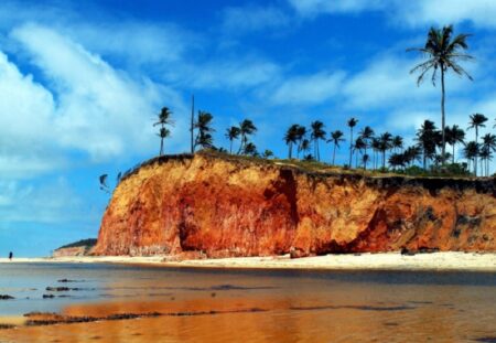 Cumuruxatiba: A pequena vila à beira mar que encanta turistas do Brasil e do mundo