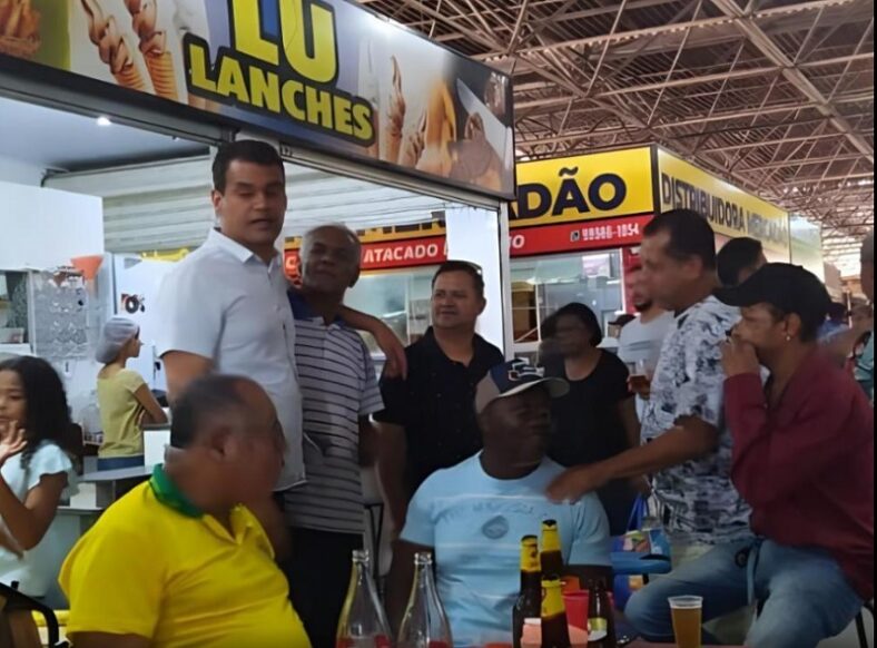 Pré-candidato Eujácio Dantas visita feira livre e conversa com feirantes e moradores