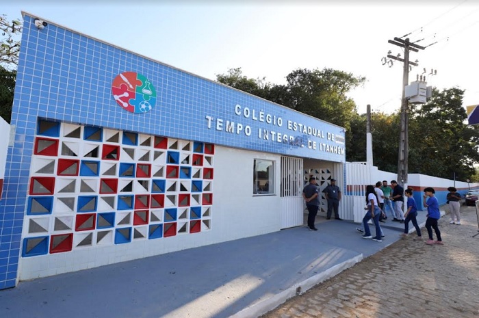 Em Itanhém, Jerônimo entrega obras de educação, infraestrutura e esporte