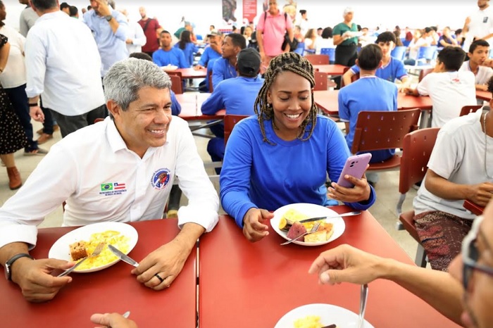 Em Itanhém, Jerônimo entrega obras de educação, infraestrutura e esporte