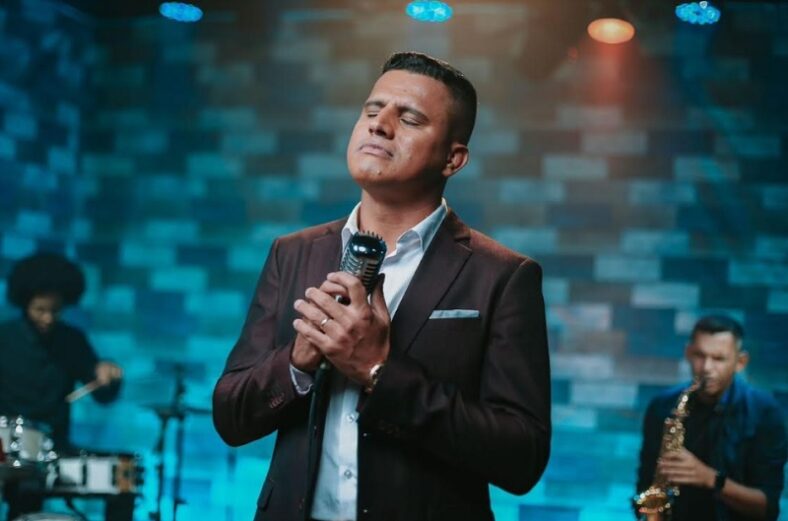 Cantor gospel Renato Machado lança seu primeiro clipe em Mucuri