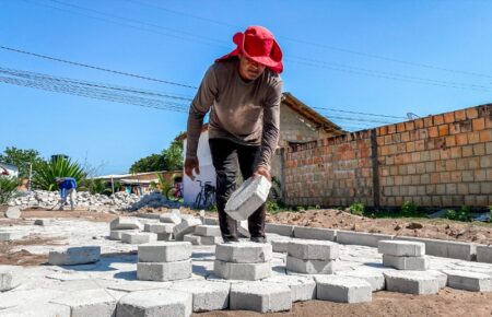 Prefeitura de Prado inicia obras de calçamento no bairro Portal do Prado