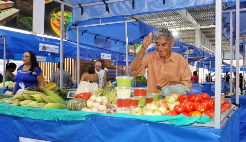 Mucuri: Com moderno projeto arquitetônico, prefeito Robertinho inaugura mercado municipal