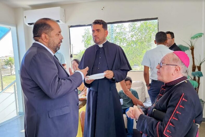 Eunápolis: Câmara recebe visita do Bispo Diocesano e da imagem de Nossa Senhora Auxiliadora