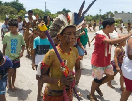 Estudantes participam dos Jogos Estudantis Indígenas da Bahia, em Prado