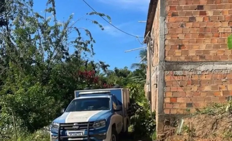 Homem é executado a tiros após ter casa invadida por dupla de bandidos