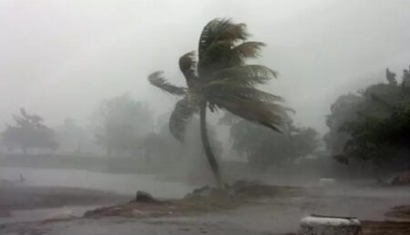 Marinha emite alerta de mau tempo com ventos de até 61 km/h no litoral da Bahia