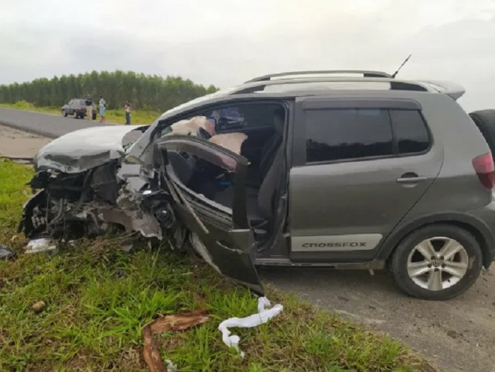 Colisão entre dois carros na BR-418 deixa cinco pessoas feridas