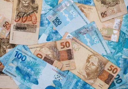 Mega-Sena acumula e pode pagar R$ 105 milhões; veja quanto a bolada rende por mês