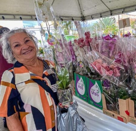 “Eunápolis em Flor” oferece grande diversidade de espécies florais na Praça da Matriz
