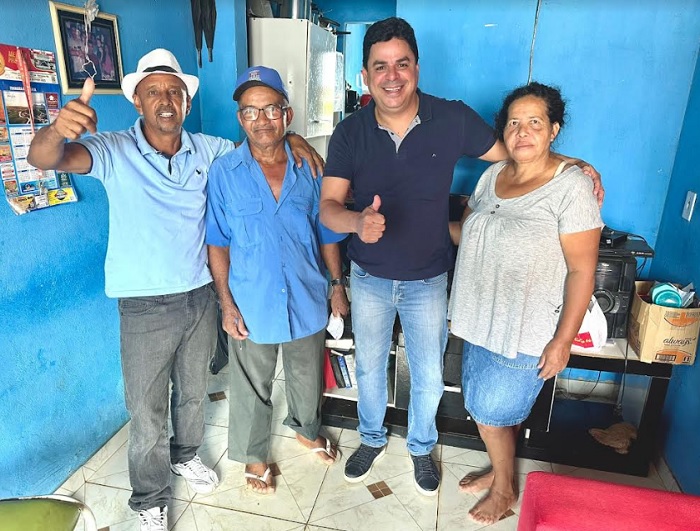 Léo Lopes cumpre maratona de visitas durante aniversário de Itamaraju