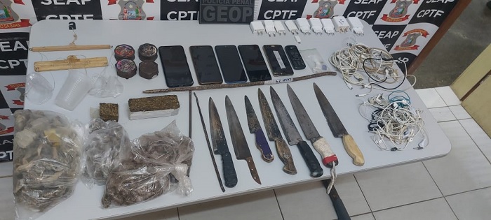 Celulares, drogas e armas brancas são encontrados no Conjunto Penal de Teixeira de Freitas