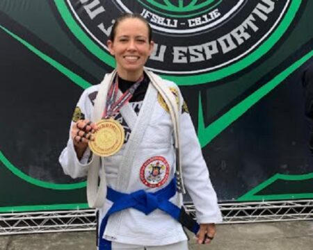 Bombeira de Eunápolis conquista campeonato mundial de jiu jitsu