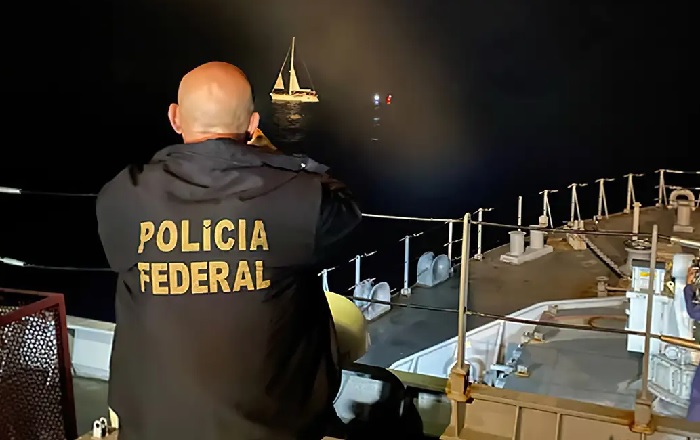 Marinha e PF interceptam veleiro alemão com 2 toneladas de haxixe na BA