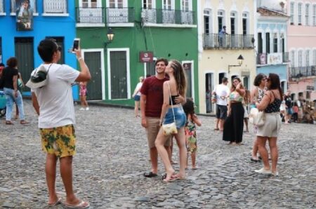 Setur-BA reúne gestores públicos e especialistas para discutir avanços no turismo