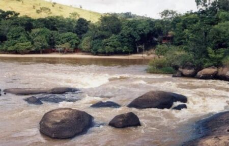 Pescador morre afogado enquanto nadava no Rio Mucuri