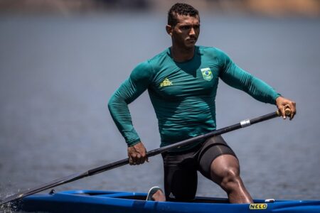 Medalhista Olímpico Isaquias Queiroz escolhe Ilhéus para treinamento rumo a Paris 2024