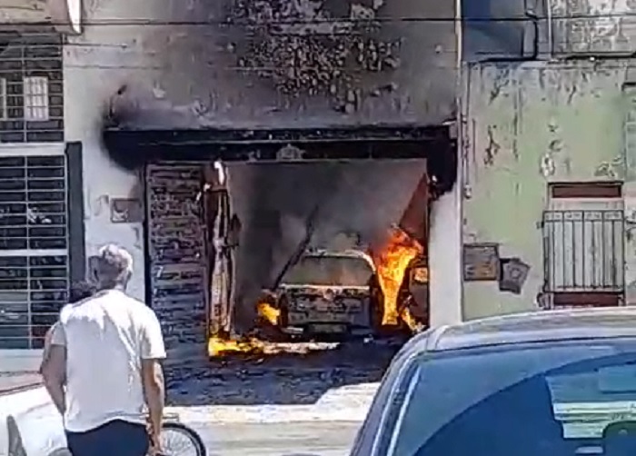 Incêndio destrói oficina mecânica na cidade baixa em Itamaraju